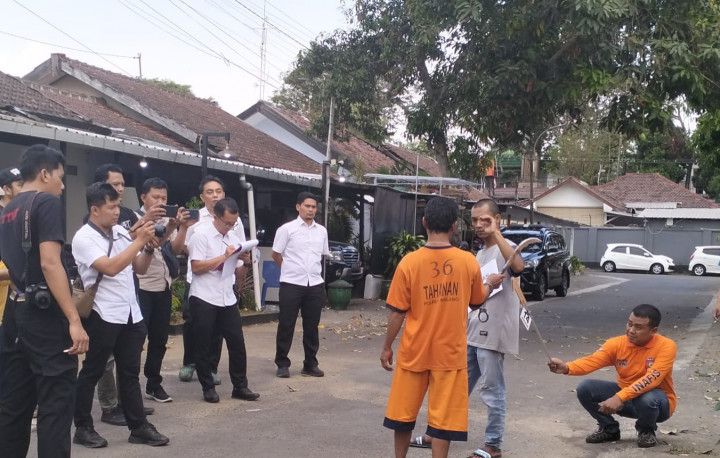 33 Adegan Gambarkan Pembunuhan Eks Ketua RT Berlatar Santet