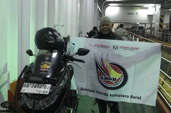 Saat Umur Hanya Angka, Ujang Motoran 2200 Km di Usia 60 Tahun