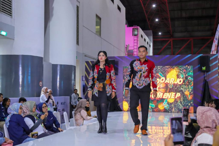 <i>Fashion Show</i> Sita Perhatian Pengunjung Job Fair 2023 di Kemayoran