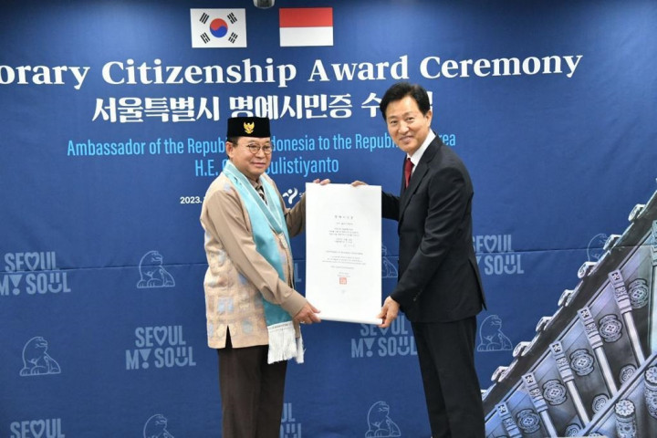 Mantap! Dubes RI Terima Gelar Warga Kehormatan Kota Seoul