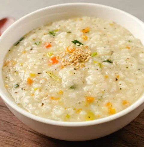 Bubur sayur ala Korea hangat dan pas untuk pemulihan tenaga. (Foto: Dok. Endeus TV)