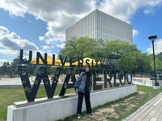 A long and difficult path Syasya, Unair student, participates in IISMA at the University of Waterloo, Canada