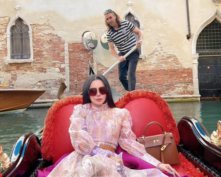 Lupakan Masalah, Uci Flowdea Pilih Healing Keliling Eropa