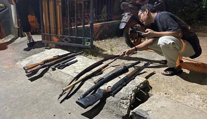Polisi Temukan Proyektil dan Sajam dari Kontrakan Pelaku Penembakan di Bekasi
