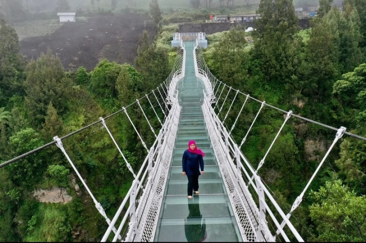 Jembatan Kaca di Bromo Batal Dibuka usai Insiden di Banyumas