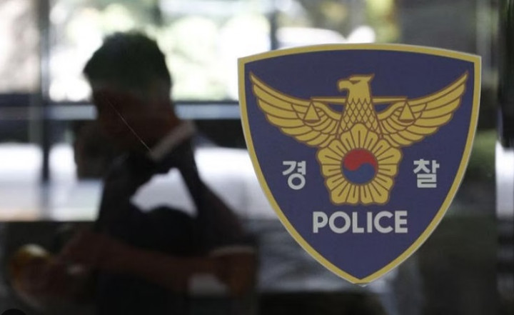 Ngeri! Dua Polisi Ditikam Seorang Lansia di Luar Kantor Kepresidenan Korsel