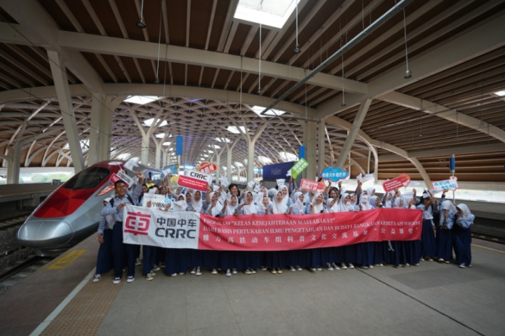 Kereta Cepat Whoosh 'Invasi' Mimpi Teknologi Generasi Muda