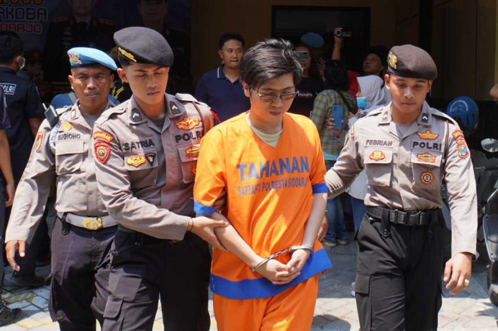 Kurir Narkoba yang Dikendalikan dari Dalam Lapas Diringkus Polisi