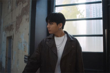 Preview Golden Jungkook BTS Tembus Trending YouTube