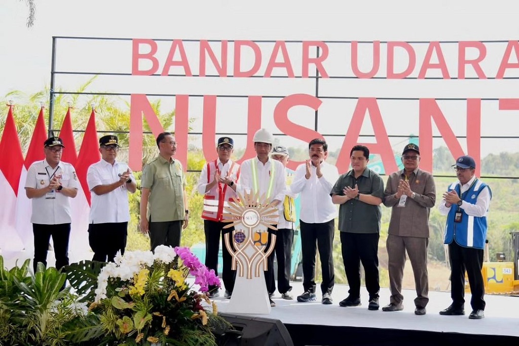 Jokowi Lakukan Peletakan Batu Pertama Bandara IKN