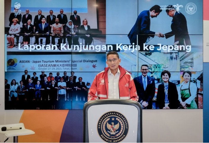 Menparekraf Sandiaga dalam “The Weekly Brief with Sandi Uno” di Gedung Sapta Pesona, Jakarta. Dok. Kemenparekraf