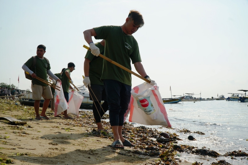 Havaianas Bali Beach Cleanup. Dok. Ist