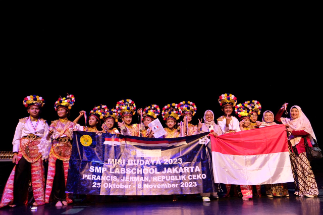 Juara, Siswa SMP Labschool Jakarta Boyong Predikat Grand Prix di Paris
