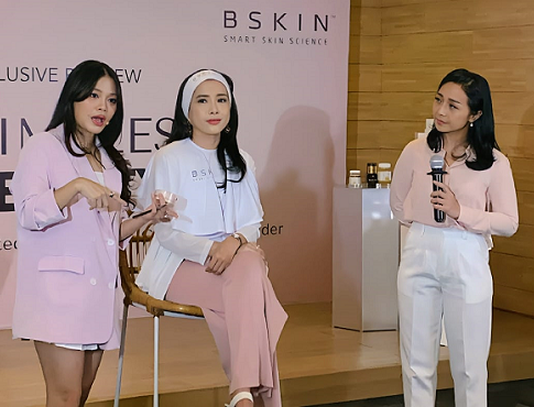 Mengandung Royal Jelly dan Titanium, Ini Review dan Cara Pakai BSKIN Loose Powder yang Tepat