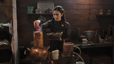 Ansos Banget! Dian Sastro Nggak Ketemu Teman 6 Bulan Demi Gadis Kretek