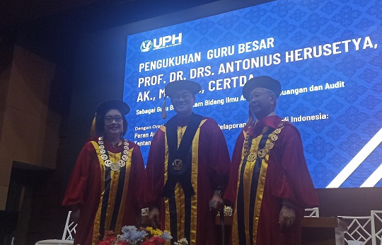 Guru Besar Memikul Beban Besar Masa Depan Pendidikan Tinggi