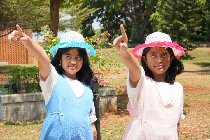 Duo Penyanyi Cilik Nikhita Nishita Bangga Nyanyikan Lagu Melly Goeslaw