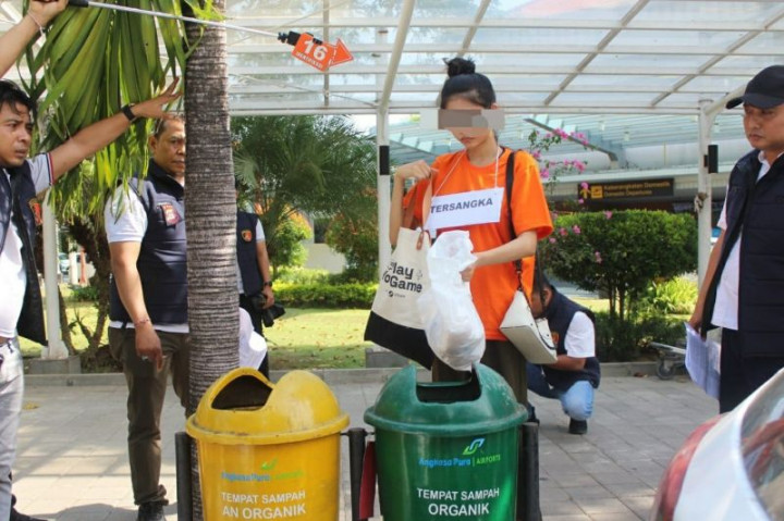 Selebgram ZDL Jalani Reka Adegan Saat Buang Bayi di Bandara Ngurah Rai