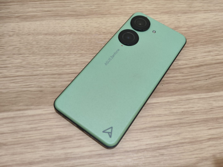 Review Asus Zenfone 10, Hape Snapdragon 8 Gen 2 Paling Kecil dan Powerful