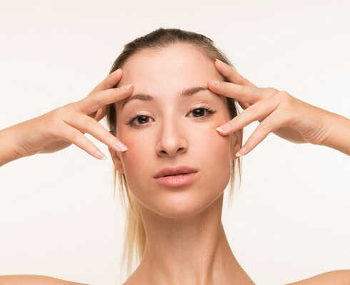 5 Tips dan Trik Menghilangkan Kerutan Dahi