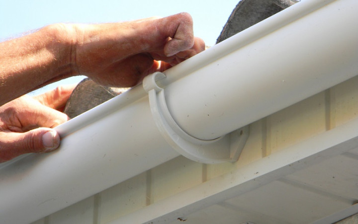 Cara Memperbaiki Talang Air Bocor