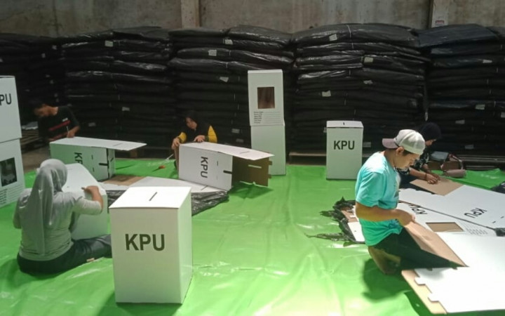 20.050 Lembar Kotak Suara sampai di KPU Makassar