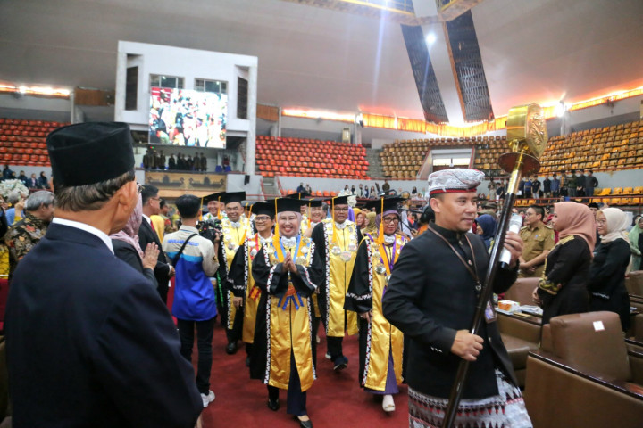 Unila Tambah 7 Guru Besar Baru, Berikut Orasi Ilmiahnya