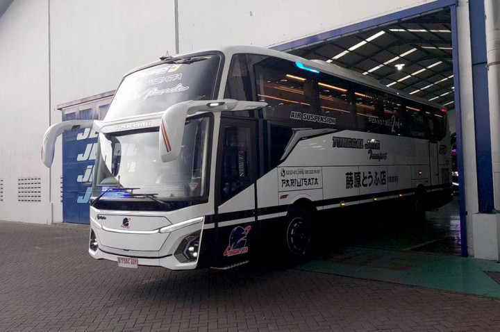 Takumi Fujiwara Kini Antar Tahu Pakai Bus?