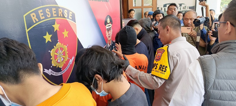 Belasan Remaja Geng Motor Dibekuk usai Keroyok 2 Warga di Bandung