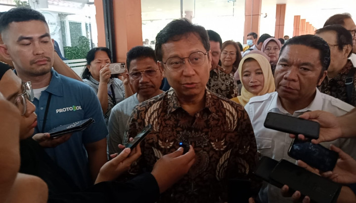 Jadi Orang Pertama Disuntik, Menkes Buka Program Imunisasi Hepatitis B untuk Nakes