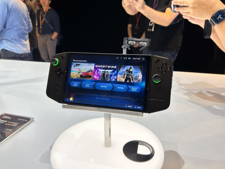 Menjajal Singkat Legion Go, Gaming Handheld Ergonomis