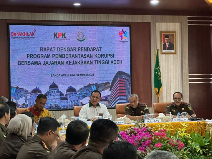 Beredar Foto Firli Bahuri Hadiri RDP dengan Kejati Aceh, MAKI: Bukan Kegiatan Mendesak
