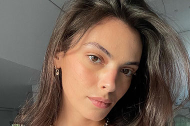 Gantikan Bella Hadid, Siapa Sosok Model Israel May Tager?