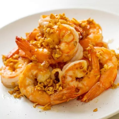 Sedapnya udang goreng bawang putih, yuk buat sendiri di rumah. (Foto: Dok. Endeus TV)