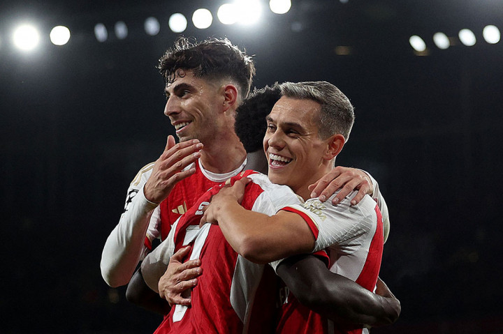 Gilas Sevilla 2-0, Arsenal Puncaki Klasemen Grup B
