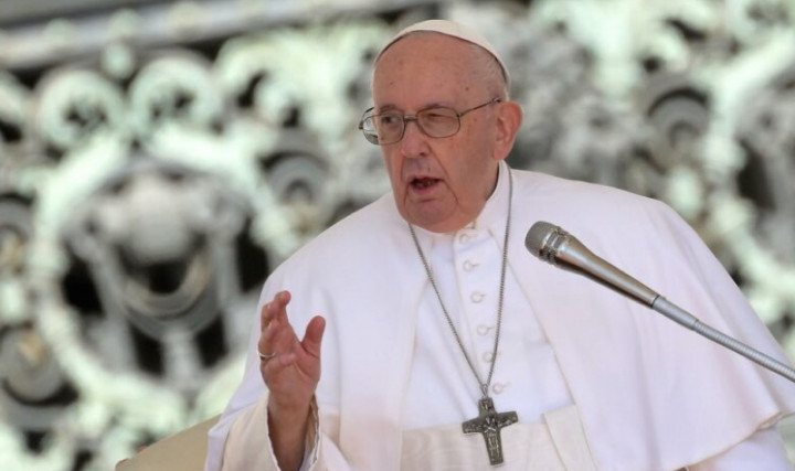 Vatikan Sebut Transgender Dapat Dibaptis dan Menjadi Wali Baptis