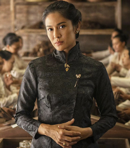 Dian Sastrowardoyo sebagai Dasiyah di serial Gadis Kretek. (Foto: Dok. Instagram/@hagaipakan)