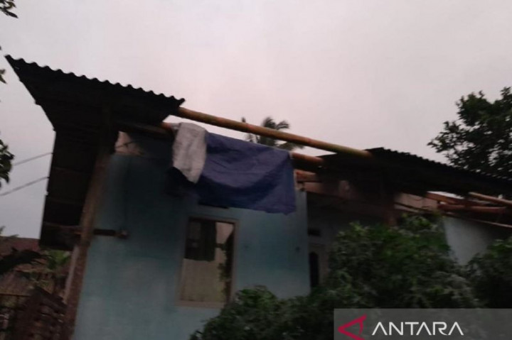 Ratusan Rumah di Cidahu Rusak Diterjang Puting Beliung