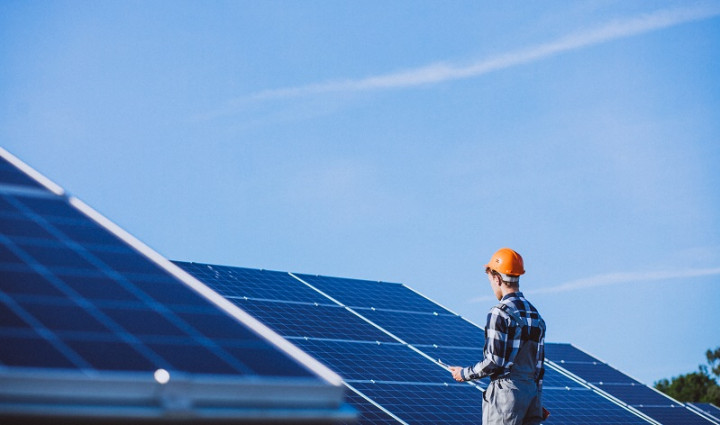 Kelebihan dan Kekurangan Pasang Panel Surya di Rumah