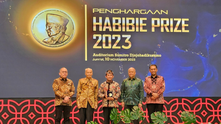 Oman Fathurrahman, Guru Besar Filologi UIN Jakarta Raih Habibie Prize 2023