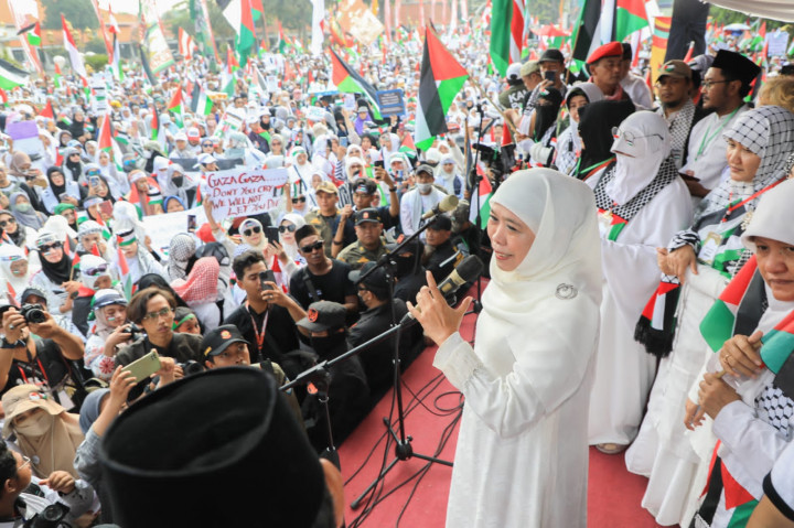 Khofifah Ajak Masyarakat Dukung Palestina Lewat Doa dan Donasi