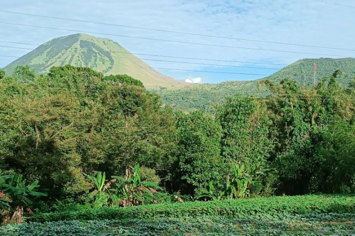 Suhu Dasar Kawah Gunung Lokon Meningkat