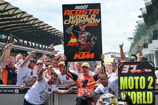 Finis Kedua di Malaysia, Acosta jadi Juara Dunia Moto2 Termuda setelah Pedrosa