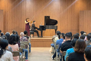 Violinis Surabaya Memukau lewat Konser yang Membawakan Karya Komponis Legendaris Rusia