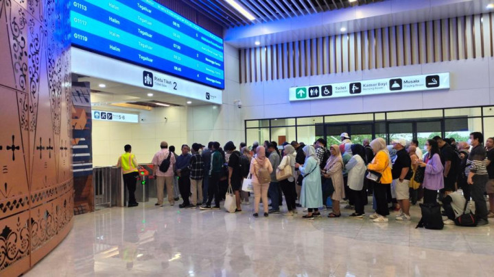 Wow! Penumpang Kereta Cepat Whoosh Tembus 21 Ribu dalam Sehari