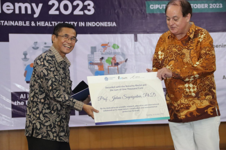 Mengenal Jatna Supriatna, Pahlawan Lingkungan dari UI