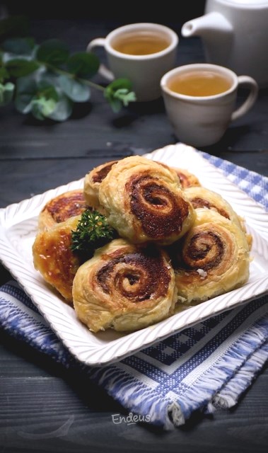 Beef Pastry Pinwheels adalah cara unik dan praktis untuk mengolah puff pastry dengan cita rasa gurih. (Foto: Dok. Endeus TV)