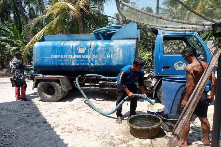 BPBD dan FK Tagana Pangandaran Distribusikan Air Bersih di 8 Kecamatan