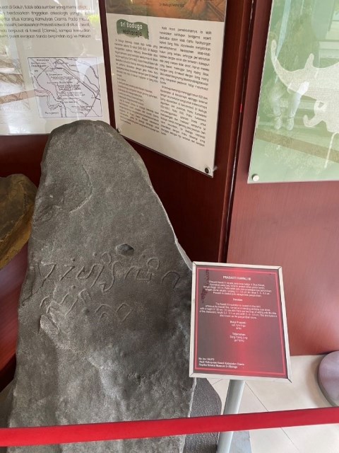 Prasasti Kawali III adalah sebuah prasasti peninggalan sejarah yang ditemukan di desa Kawali. (Foto: Dok. Museum Sri Baduga, Bandung, Jawa Barat)