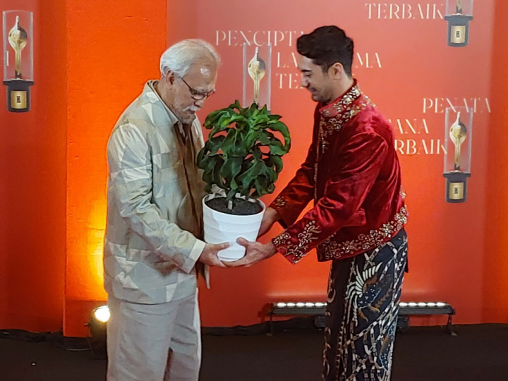 FFI 2023 Tanam 12 Pohon Damar Bersama Iwan Fals, Ini Maknanya